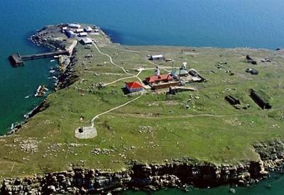 Rússia anuncia retirada de tropas da Ilha da Cobra após bombardeios ucranianos Rússia anuncia retirada de tropas da Ilha da Cobra após bombardeios ucranianos