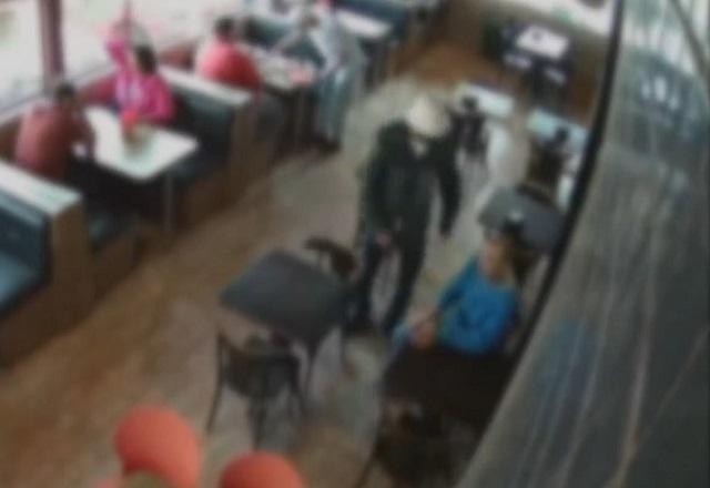 Imagem da noticia Filho abandona pai idoso, que estava desorientado, em padaria de Goiás