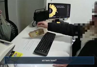 Câmera flagra desespero de vítima de assalto em joalheria no RS Câmera flagra desespero de vítima de assalto em joalheria no RS