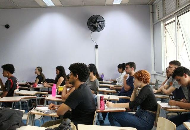 Imagem da noticia SBT News na TV: Estudantes realizam 1º dia de provas do Enem