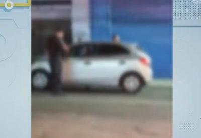 RJ: Primos são baleados pela polícia após serem confundidos com criminosos RJ: Primos são baleados pela polícia após serem confundidos com criminosos