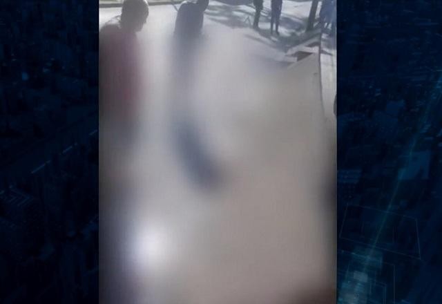 Imagem da noticia Adolescente de 15 anos morre após cair de ônibus no RJ