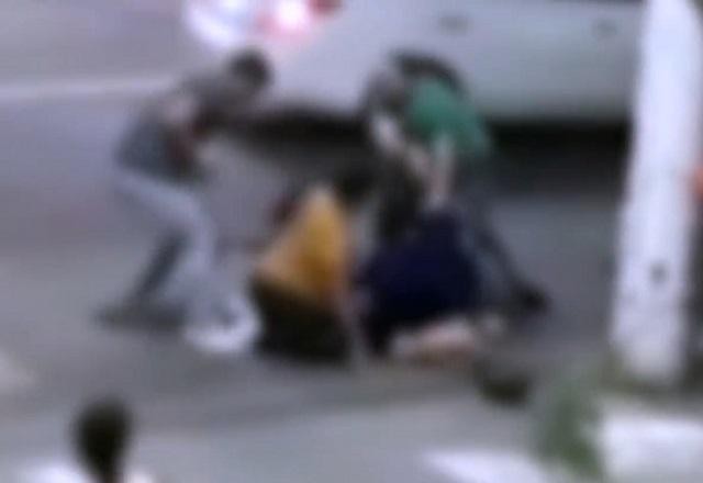 Imagem da noticia Policiais militares se envolvem em pancadaria na saída de balada