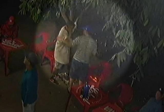 Imagem da noticia Desentendimento termina em assassinato a garrafadas em bar