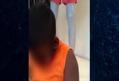 Dono de restaurante é acusado de agredir crianças que vendiam balas Dono de restaurante é acusado de agredir crianças que vendiam balas