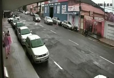 Vídeo: homem morre após ser atropelado por motorista bêbado Vídeo: homem morre após ser atropelado por motorista bêbado
