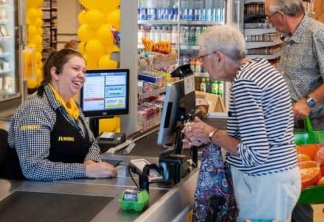 Imagem da noticia Caixa lento para bater papo: combate à solidão dos idosos