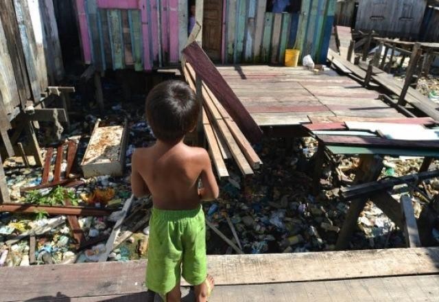 Imagem da noticia IBGE constata que pobreza caiu pela metade, mas desigualdades se mantêm