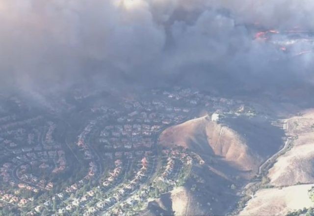 Imagem da noticia Novo incêndio irrompe em Los Angeles e ameaça cidade mais rica do condado