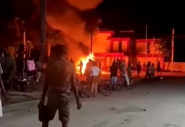 Imagem da noticia Manifestantes atacam escritório do Partido Comunista em Cuba