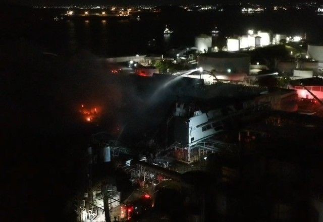 Imagem da noticia Grande incêndio atinge fábrica de óleo na Ilha do Governador