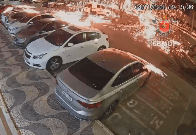 Imagem da noticia Curto-circuito em rede elétrica no DF provoca incêndio e lança faíscas sobre carros