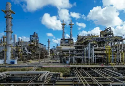 Confiança da indústria do Brasil cai em outubro e reforça pessimismo no setor, diz FGV Confiança da indústria do Brasil cai em outubro e reforça pessimismo no setor, diz FGV