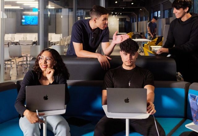 Imagem da noticia Saiba como se inscrever no curso grátis de inteligência artificial da Apple