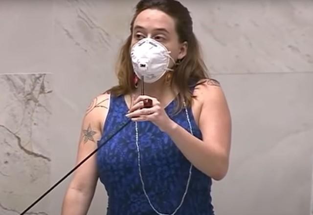 Imagem da noticia Delegado Olim diz que Isa Penna teve "sorte" de ser assediada na Alesp