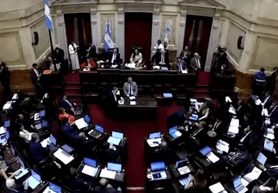 Reforma trabalhista de Milei é aprovada pelo Senado argentino em meio a protestos Reforma trabalhista de Milei é aprovada pelo Senado argentino em meio a protestos