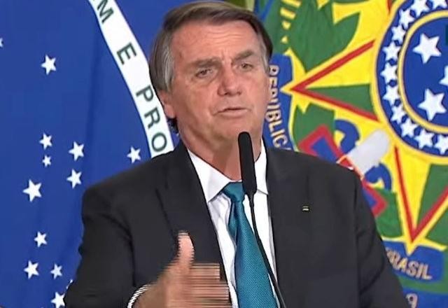 Imagem da noticia Bolsonaro diz esperar que Petrobras acompanhe queda no preço do petróleo