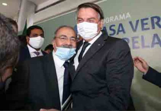 Imagem da noticia Bolsonaro disse ter "união estável" com senador flagrado com dinheiro na cueca