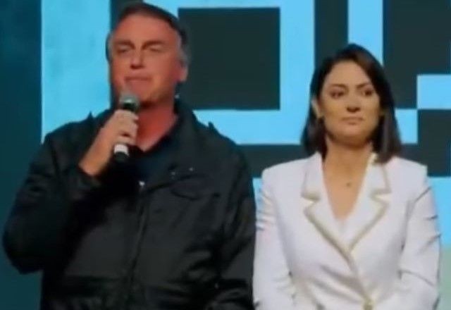 Imagem da noticia Bolsonaro diz não ter "ambição pelo poder", critica imprensa e pede sabatina "ao vivo, sem edições"