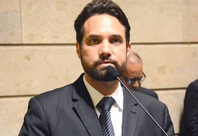 Imagem da noticia Conselho de Medicina do RJ cassa de forma definitiva registro de Dr. Jairinho