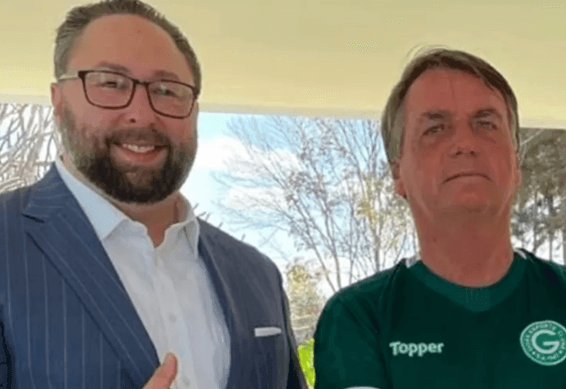 Imagem da noticia Estrategista de Trump declara apoio a Bolsonaro após operação da PF