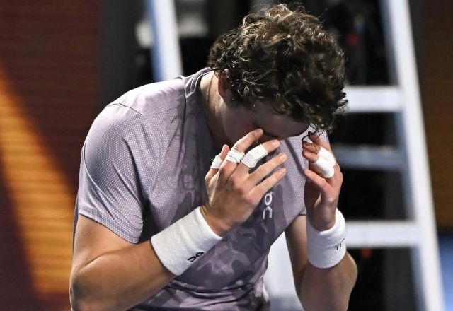 Imagem da noticia João Fonseca é eliminado na estreia do Australian Open após derrota para Eliot Spizzirri