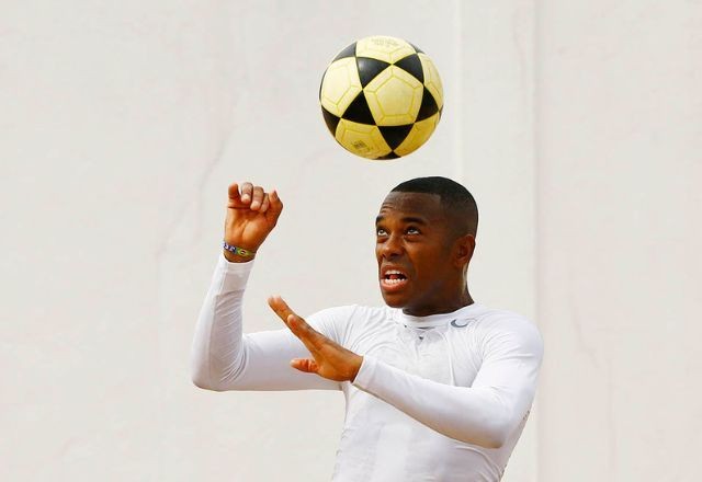 Imagem da noticia Robinho é preso em Santos para cumprir pena por estupro cometido na Itália