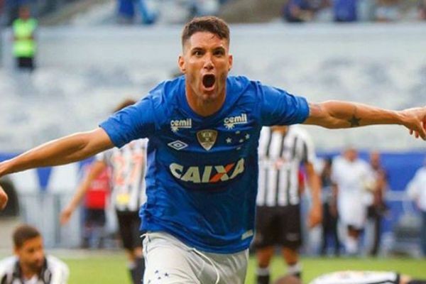 Jogador do Cruzeiro faz piada com referência à queda de barragem