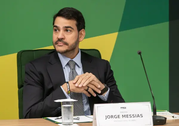 Imagem da notícia: Após rejeição no Senado, Jorge Messias pede férias e até segunda ordem seguirá na AGU