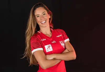 Jogadora de vôlei é baleada no Rio: "nasci de novo" Jogadora de vôlei é baleada no Rio: "nasci de novo"