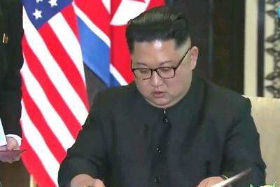 Kim Jong-un assina documento que prevê eliminação de arsenal nuclear Kim Jong-un assina documento que prevê eliminação de arsenal nuclear