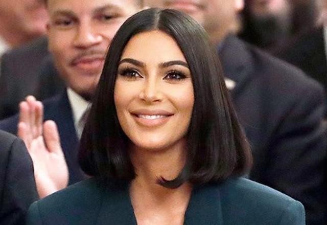 Imagem da noticia Kim Kardashian freta avião para ajudar time de futebol feminino do Afeganistão
