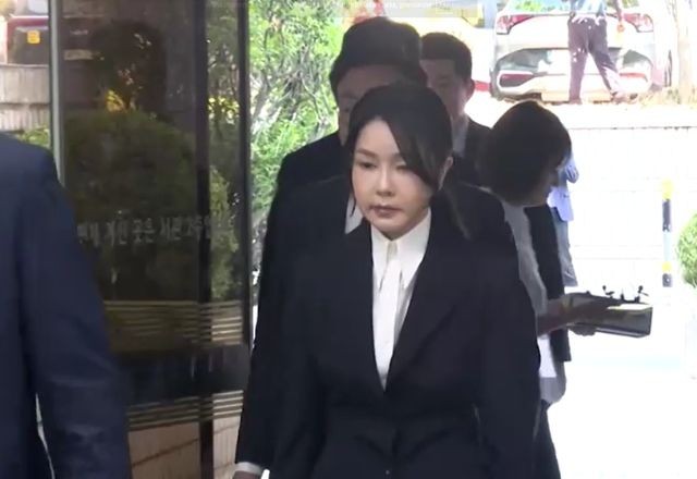 Imagem da noticia Ex-primeira-dama da Coreia do Sul é presa em investigação por corrupção