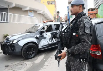 Quatro suspeitos são presos por tentativa de furto a residência na zona norte de São Paulo Quatro suspeitos são presos por tentativa de furto a residência na zona norte de São Paulo