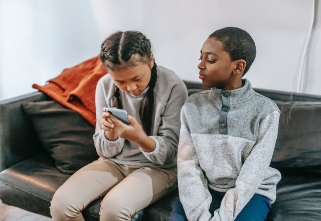 Imagem da noticia Congresso estuda proibição de redes sociais para menores; entenda