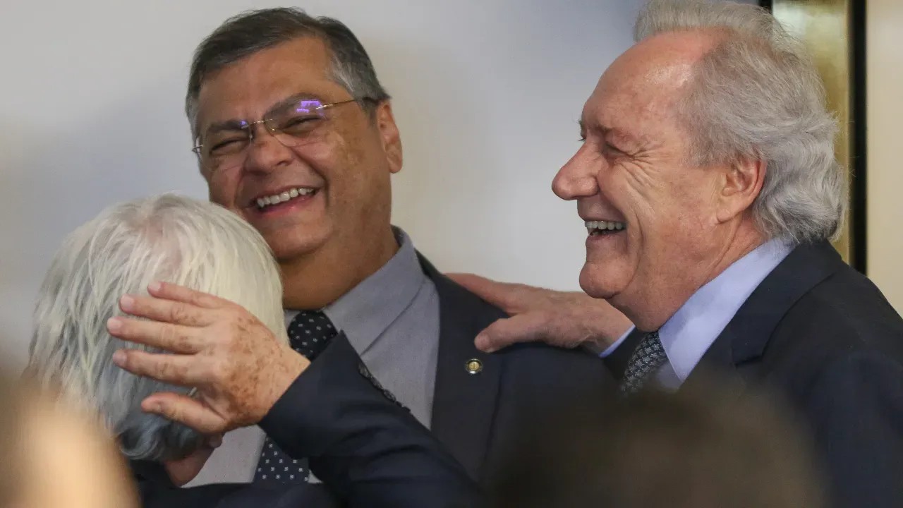 Lula se reúne com Dino e Lewandowski antes de anunciar comando do Ministério da Justiça