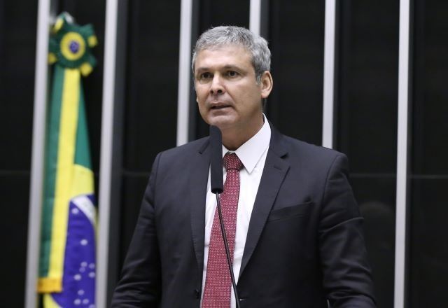 Imagem da noticia Líder do PT na Câmara diz que críticas a Motta durante ato de Bolsonaro foram "tiro no pé" na votação da anistia