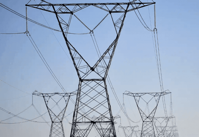 MPF pede suspensão de leilão de energia e especialistas alertam para aumento na conta de luz MPF pede suspensão de leilão de energia e especialistas alertam para aumento na conta de luz