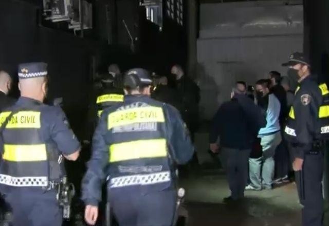 Imagem da noticia Jogadores Arboleda, do São Paulo, e David Neres, do Ajax, são flagrados em festa clandestina