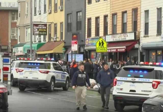 Imagem da noticia Suspeito de abrir fogo em metrô de Nova York está foragido