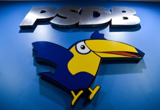 Mesmo rachado, PSDB oficializa apoio a Tebet à Presidência