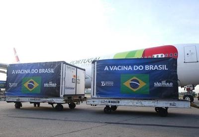 Insumos para produzir 14 milhões de vacinas chegam a SP Insumos para produzir 14 milhões de vacinas chegam a SP