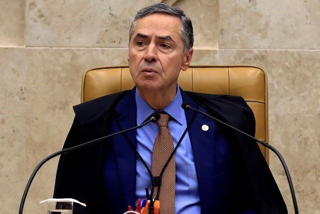 Imagem da noticia Barroso diz que militares "foram manipulados na política" e "fizeram papelão no TSE"; veja análise