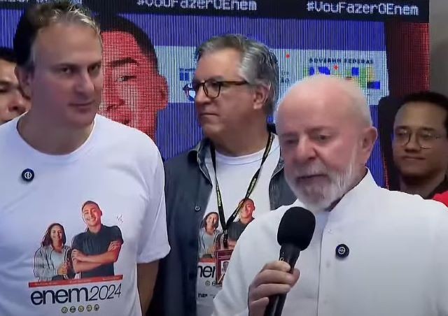 Imagem da noticia Lula visita sala de situação do Enem e deseja "bom humor e fé em Deus" a inscritos