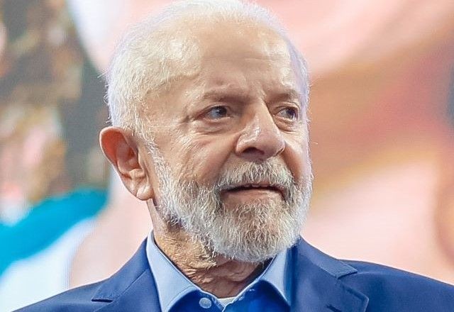 Imagem da noticia Mesmo liberado para ficar com relógio, Lula pede para devolvê-lo pessoalmente ao TCU