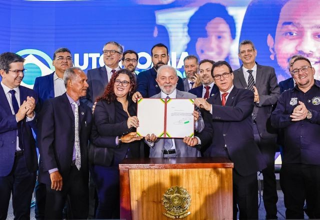 Imagem da noticia Lula assina projeto que regulamenta transporte por aplicativo; veja o que muda