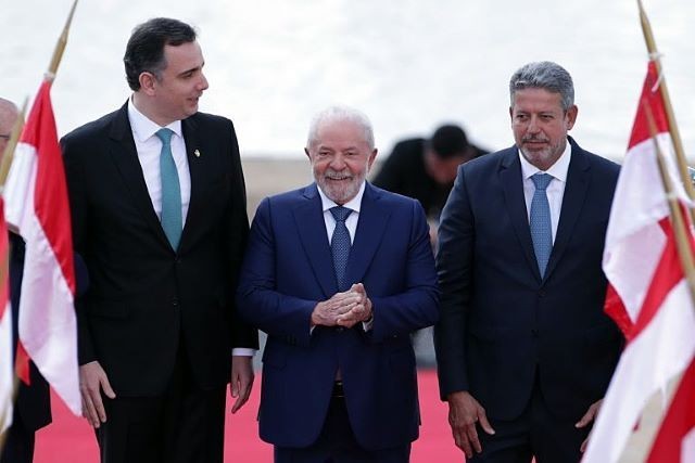Imagem da noticia Lula embarca com Lira, Pacheco e ministros para monitorar áreas atingidas no RS
