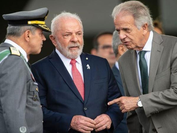 Imagem da notícia: Lula almoça com generais na quinta-feira (18) e prepara discurso conciliador após condenações