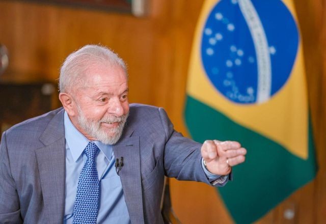 Lula diz que Petrobras não tem de pensar só nos acionistas, mas também nos brasileiros
