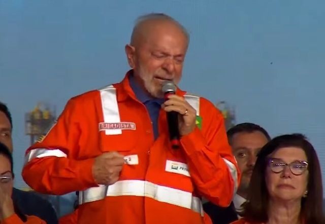 Imagem da noticia Lula chora ao lembrar de prisão e ataca Moro e Lava Jato: 'juiz insignificante e quadrilha'